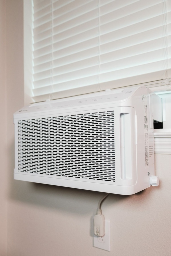 High-Efficiency AC Installation for a 1970s Mueller Bungalow